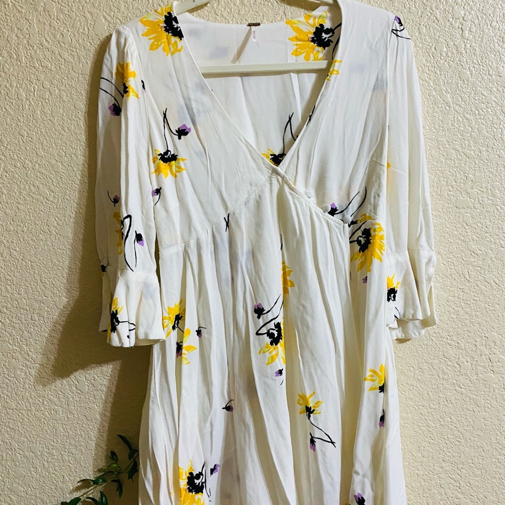 Free People
White / Yellow Floral Time On My Wrap Mini Casual Dress size S